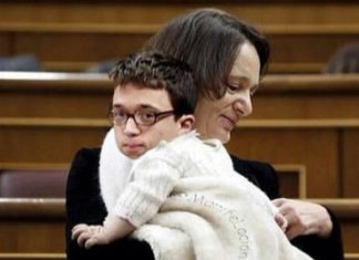 Errejón, protagonista de los mejores ‘memes’ por su juventud y sus ‘celos’ del bebé de Bescansa Errejón, protagonista de los mejores 'memes' por su juventud y sus 'celos' del bebé de Bescansa