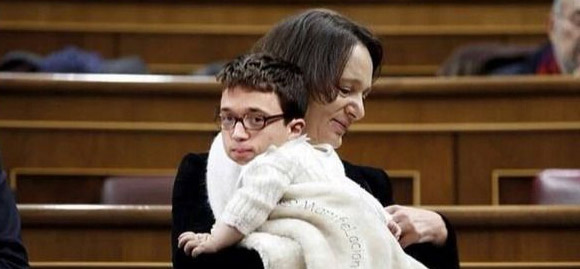 Errejón, protagonista de los mejores 'memes' por su juventud y sus 'celos' del bebé de Bescansa