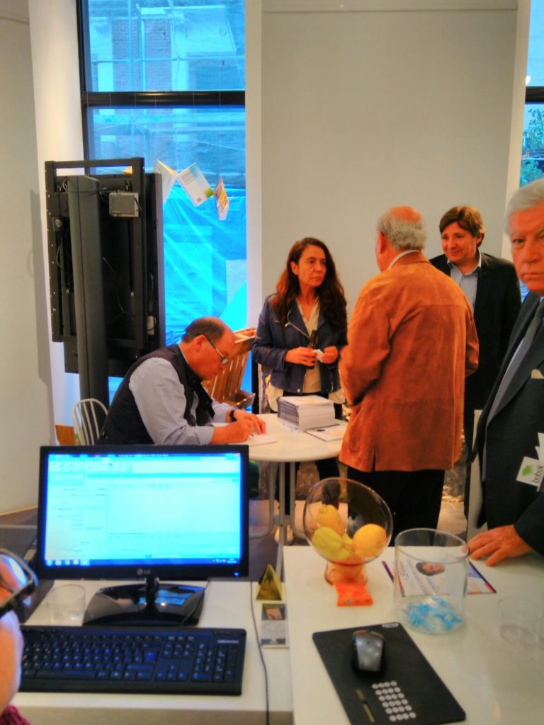 Fotos de la presentación del libro "Reflexiones con dibujo" de Don Cástulo.