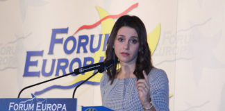 Ines Arrimadas y el vestido de moiré | FOTO: nuevaeconomiaforum.org