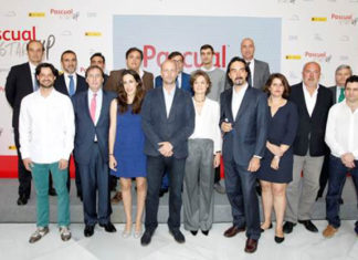 #ApadrinaUnEmprendedor, la nueva apuesta colaborativa de Pascual Startup Finalistas de la 1ª edición de los premios Pascual Startup con Isabel García-Tejerina y Tomás Pascual.