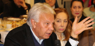 Felipe González interviniendo en el Foro de la Nueva Comunicación