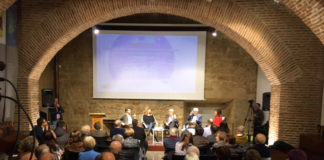Debate "León, cuna de la democracia representativa europea. Del Fuero y las Cortes de León al relanzamiento de la UE"