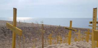 Cruces en la playa de Canet de Mar | FOTO: CDR Canet de Mar