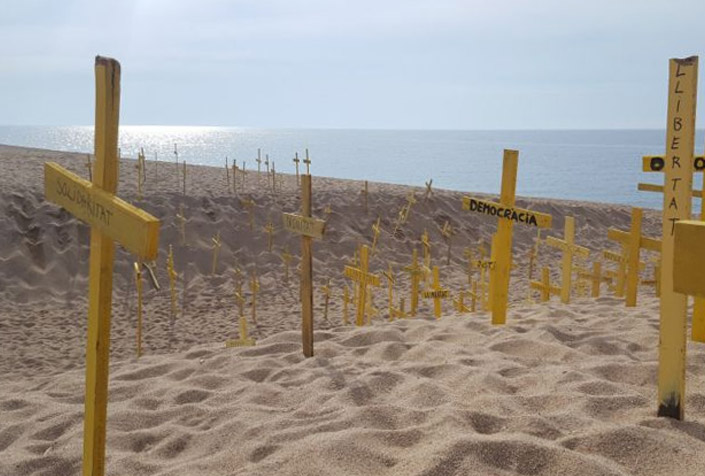 Cruces en la playa de Canet de Mar | FOTO: CDR Canet de Mar