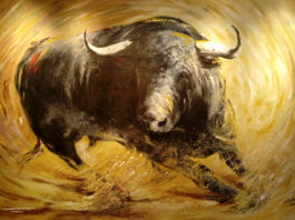 Un toro de la exposición "Capotes" de Mariano Cobo