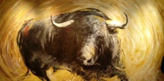 Un toro de la exposición "Capotes" de Mariano Cobo
