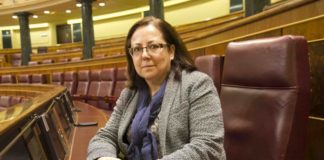 María Jesús Moro, autora del artículo, en su escaño del Congreso. FOTO: Confilegal