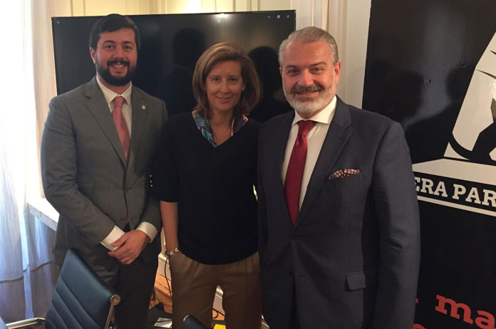 Milton Cohen-Henríquez Sasso (embajador de Panamá), Marta Lamas (Moderadora de Hera&Partners) y Felipe Muñoz (Coordinador de negocios Internacionales) [Dcha. a Izda.]