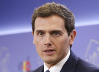 Albert Rivera, te queda grande la chaqueta Albert Rivera, te queda grande la chaqueta