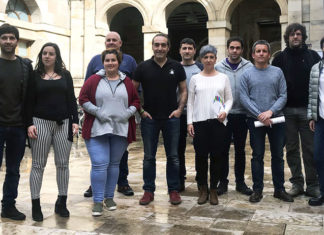 FOTO: DURANGON.com / Representantes de EH Bildu y Herriaren Eskubidea de Durango en una rueda de prensa que ofrecieron antes de las elecciones municipales.