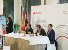 Karima Benyaich y Aziz El Atiaoui en Executive Fórum