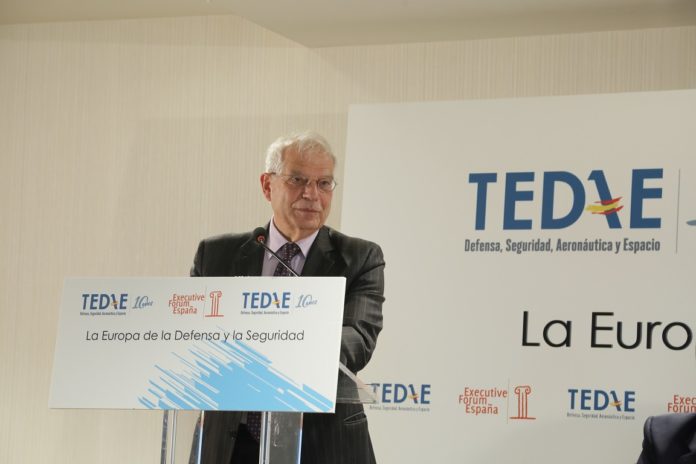 Desayuno TEDAE con Josep Borrell