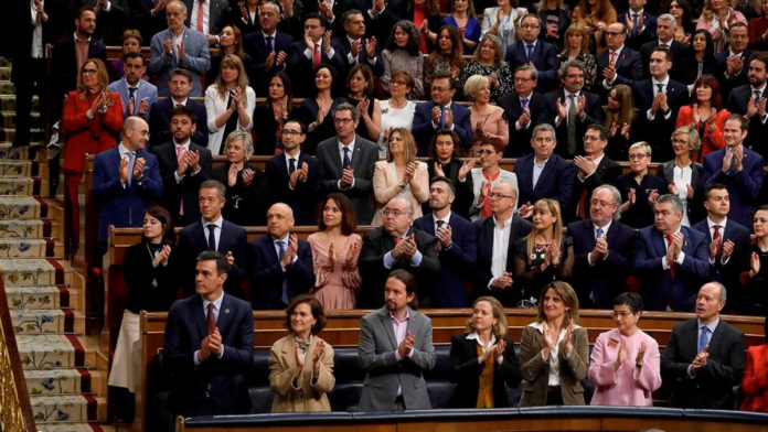 El síntoma del aplauso flojo al Rey El síntoma del aplauso flojo al Rey