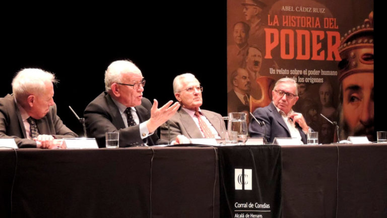 Presentación de "La historia del poder" en el Corral de Comedias de Alcalá de Henares