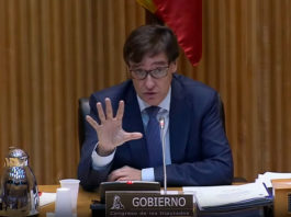 Ministro agarrado a micro