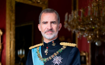 Felipe VI con traje de gala