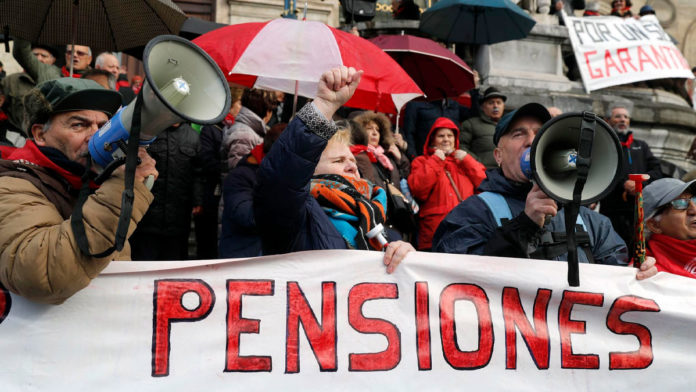 Pensionistas arruinan la economía Pensionistas arruinan la economía