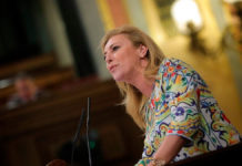 Pregunta con burla de ministra y Presupuestos Generales del Estado Carolina España Reina