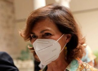 Plaza de Colón, Vicepresidenta Carmen Calvo y una piraña en un bidet