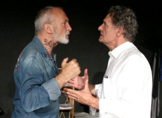 Óscar Pretzel (izquierda) y Álvaro Roig, en el teatro “Lagrada”, de Madrid, el 5 de julio. | FOTO: Francisco Higuera