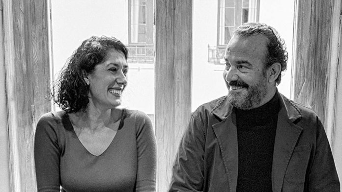 Sincronía. Una comedia amarga. Sincronía. Una comedia amarga.