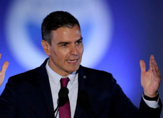 Hachazo Sánchez Pedro Sánchez | FOTO: EFE