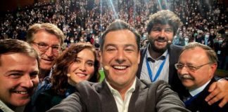 A vueltas con el PP. FOTO: Juanma Moreno (selfie con los barones del PP)