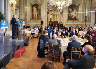 Meritxell Batet formula una pregunta a Gabriela Cañas.