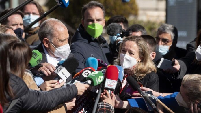 Nadia Calviño y Carlos San Juan