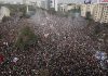 FOTO: AP/RODRIGO ABD - Fotografía de multitud en la Plaza Italia en Santiago de Chile