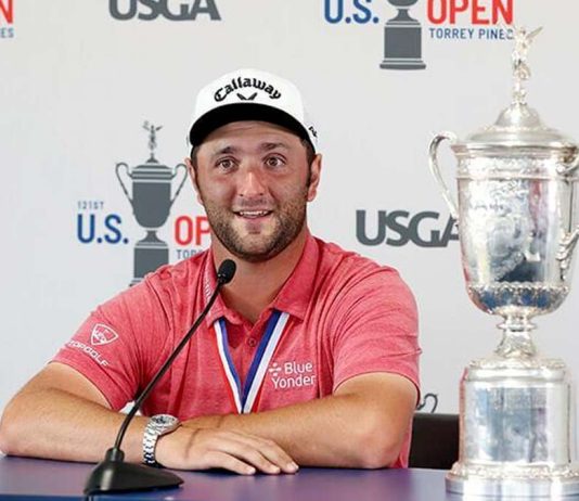 El español Jon Rahm habla con los medios de comunicación durante una conferencia de prensa después de ganar la ronda final del Abierto de Estados Unidos 2021