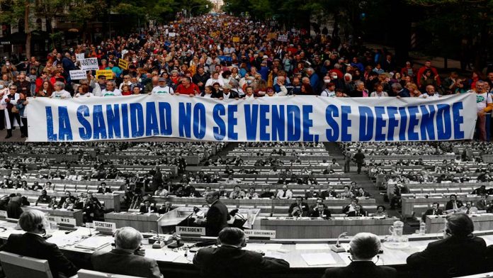 Manifestación en defensa de la Sanidad Pública vs. Conferencia Internacional sobre Atención Primaria de Salud de Alma Ata. Manifestación en defensa de la Sanidad Pública vs. Conferencia Internacional sobre Atención Primaria de Salud de Alma Ata.