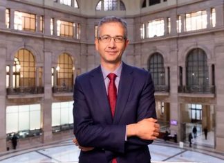 Preparando el 24J El gobernador del Banco de España, Pablo Hernández de Cos, suena como 'ministrable' de Feijóo.