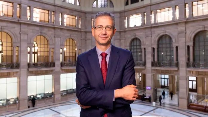 El gobernador del Banco de España, Pablo Hernández de Cos, suena como 'ministrable' de Feijóo. El gobernador del Banco de España, Pablo Hernández de Cos, suena como 'ministrable' de Feijóo.