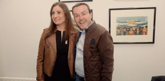 FOTO: Lara Garlito y Gallardo se saludan tras las primarias del PSOE de Extremadura | JORGE ARMESTAR / EUROPA PRESS