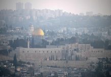 Panorámica de la Ciudad Vieja de Jerusalén en la madrugada del 14 de abril de 2024