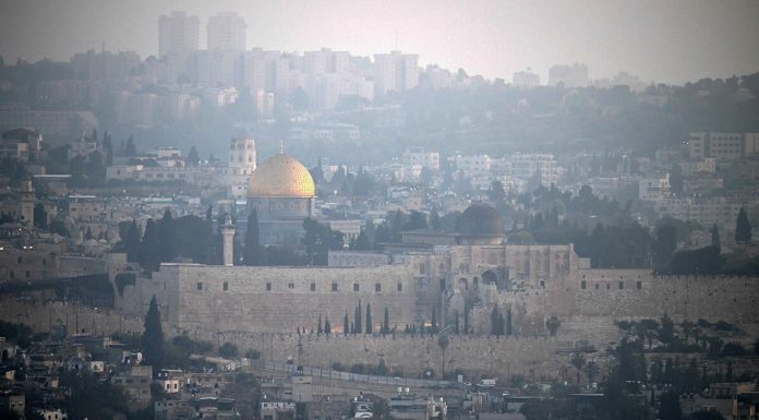 Panorámica de la Ciudad Vieja de Jerusalén en la madrugada del 14 de abril de 2024