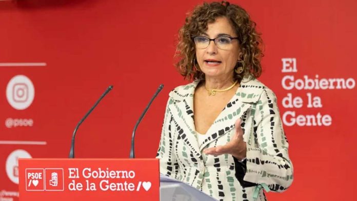 María Jesús Montero, ministra de Hacienda, incapaz de hacer círculos cuadrados...
