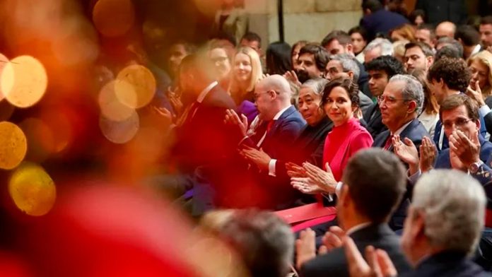 Ayuso confía en la Constitución como dique de contención de los separatistas. Ayuso confía en la Constitución como dique de contención de los separatistas.