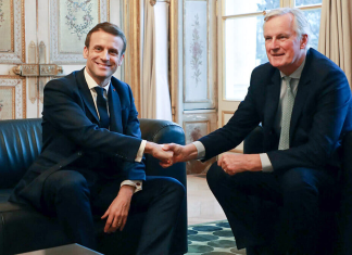 Emmanuel Macron y Michel Barnier