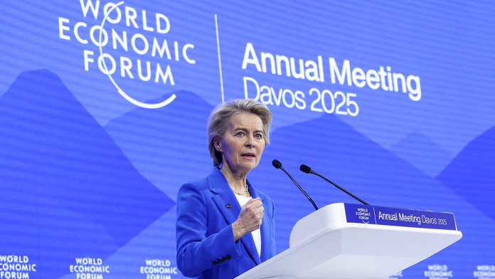 La presidenta de la Comisión Europea, Ursula von der Leyen, pronuncia un discurso especial durante la 55ª reunión anual del Foro Económico Mundial (WEF) en Davos, Suiza, el 21 de enero de 2025 - REUTERS/YVES HERMAN