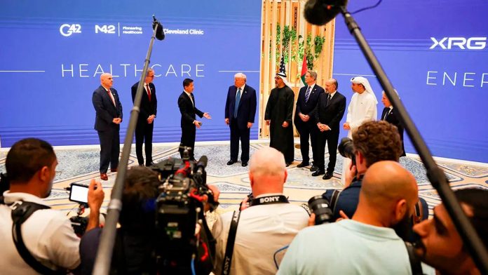 El presidente de Estados Unidos, Donald Trump, asiste a un foro empresarial en Qasr Al Watan El presidente de Estados Unidos, Donald Trump, asiste a un foro empresarial en Qasr Al Watan durante la última escala de su visita al Golfo, en Abu Dabi, Emiratos Árabes Unidos - REUTERS/AMR ALFIKY