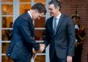 España siempre diferente El presidente del Gobierno, Pedro Sánchez (d), recibe al secretario general de la OTAN, Mark Rutte (i) | Europa Press